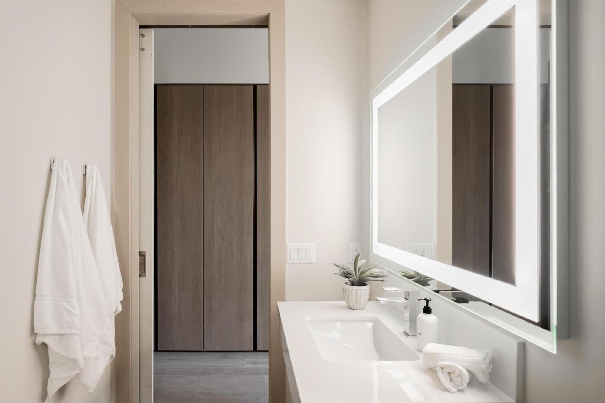 Brand New Condo - Walk to Empower Stadium - Tesoro DEN Exterior foto